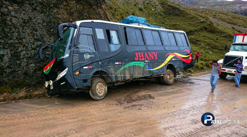 pasajeros-salvan-milagro-bus-jhany-tours-choco-contra-cerro